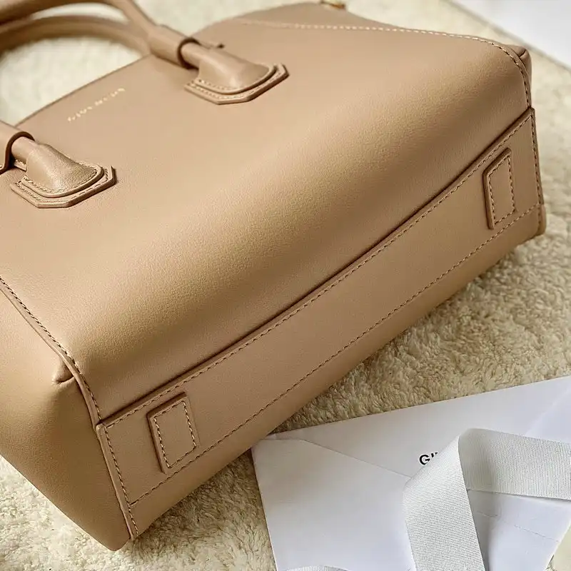 Givenchy Bag 2209SW0091