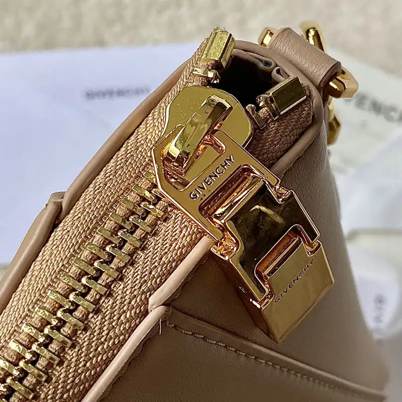 Givenchy Bag 2209SW0091