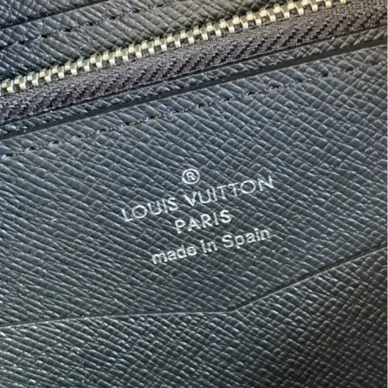 LV Bag 2209YZ0042