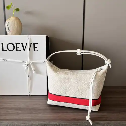 Loewe Bag 2210YA0046