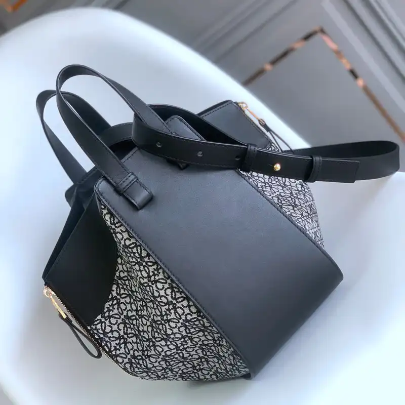 Loewe Bag 2210YA0052