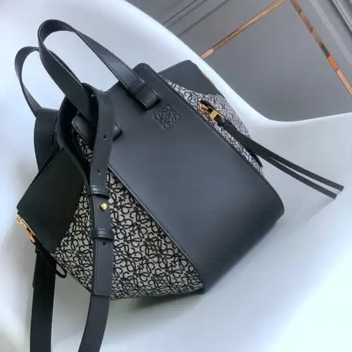 Loewe Bag 2210YA0052