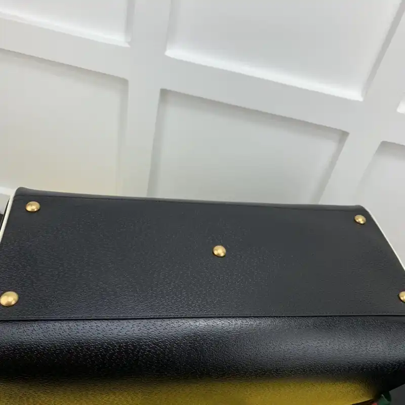 Cheap Gucci Bag 2210YA0063