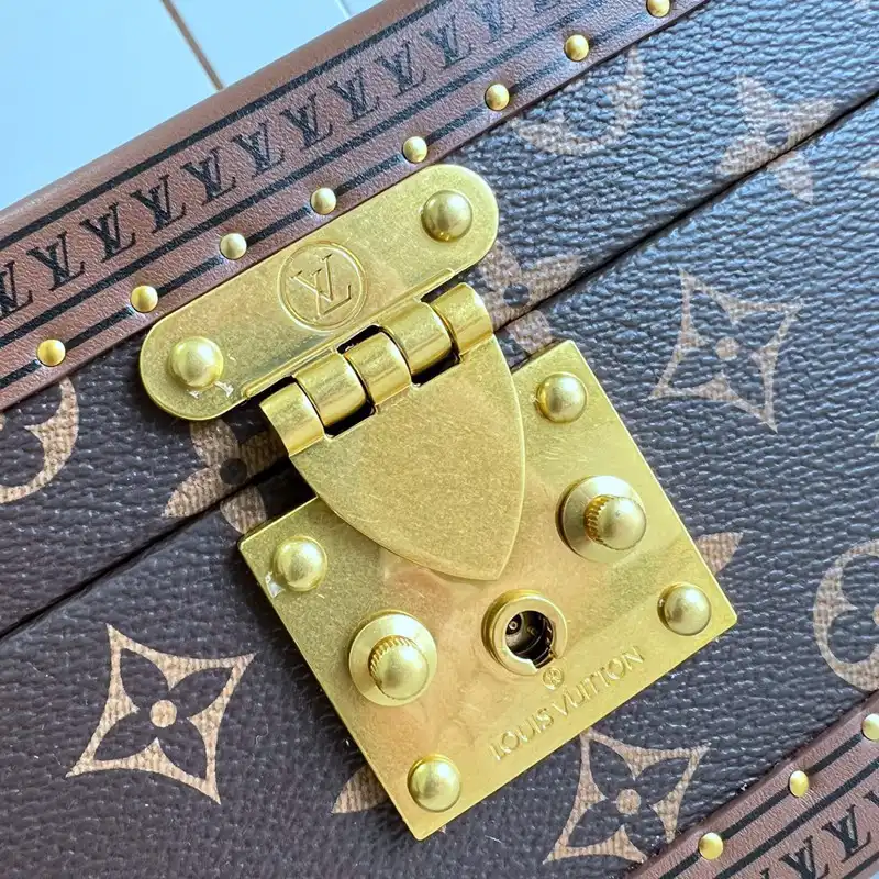 LV Bag 2210YA0100