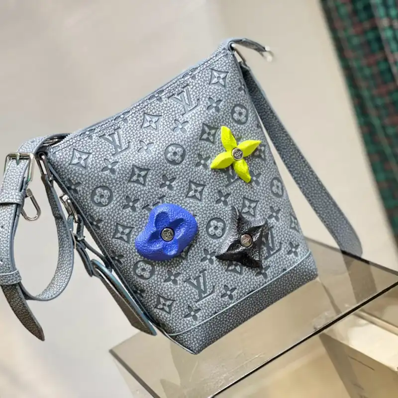 LV Bag 2210YA0152