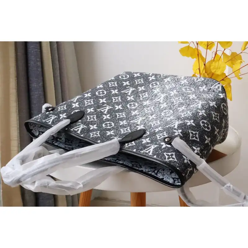 LV Bag 2211DJ0033