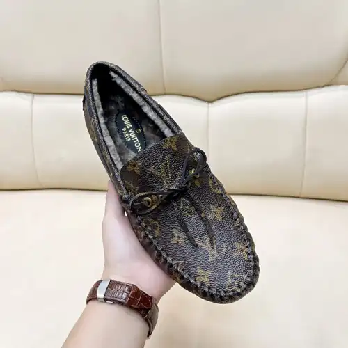 LV Shoes 2211PZ0014