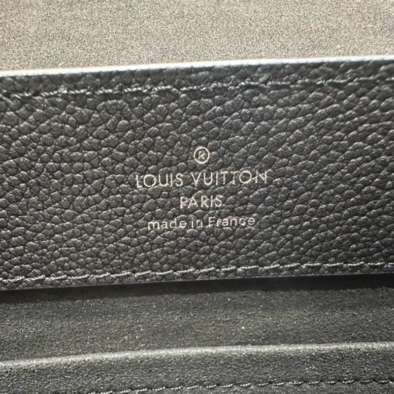 LV Bag 2211YA0009