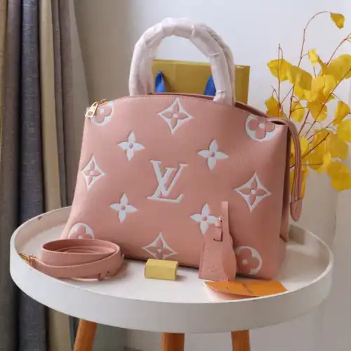 LV Bag 2212DJ0007