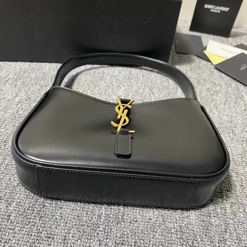 YSL Bag 2212HS0157