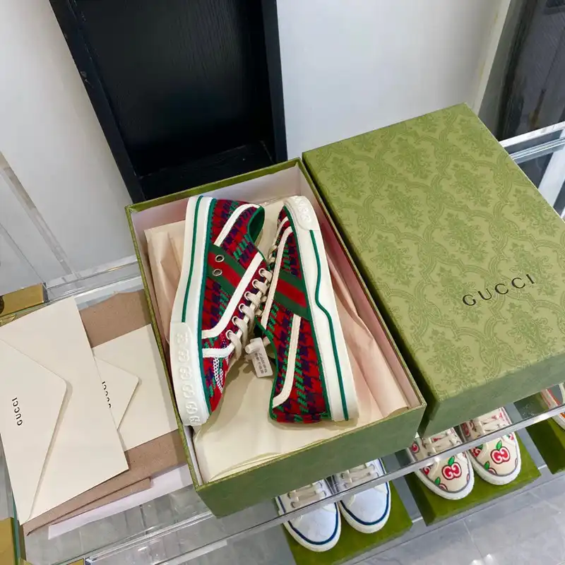 Gucci Shoes 2212PZ0080