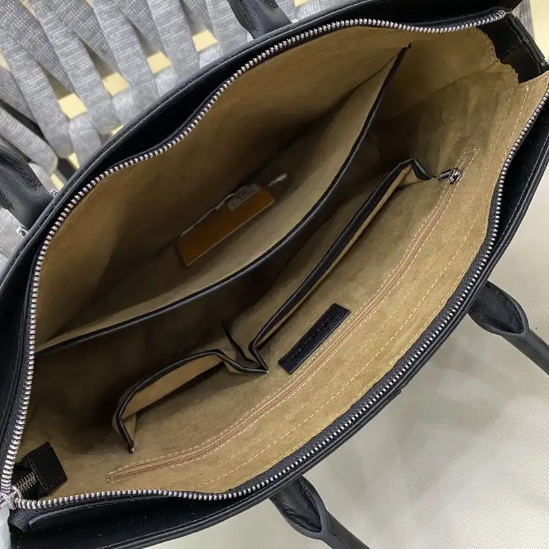 LV Bag 2212YZ0016