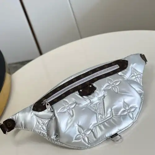 FASH LOUIS VUITTON Bag 2212YZ0022