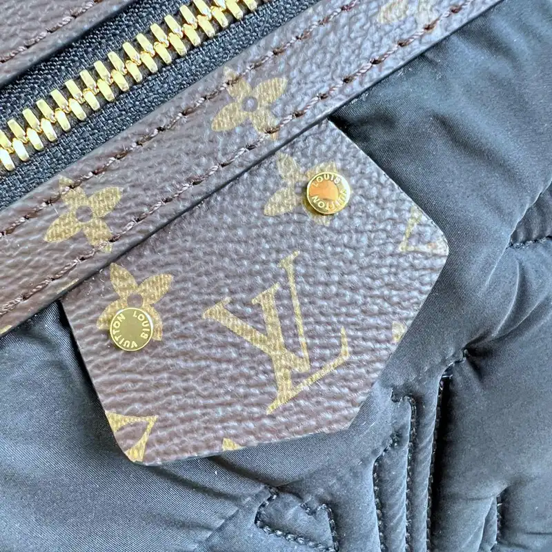 LV Bag 2212YZ0023