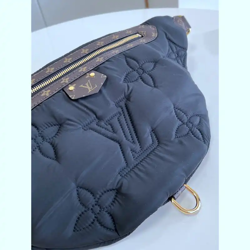 LV Bag 2212YZ0023