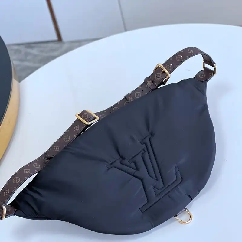 LV Bag 2212YZ0023