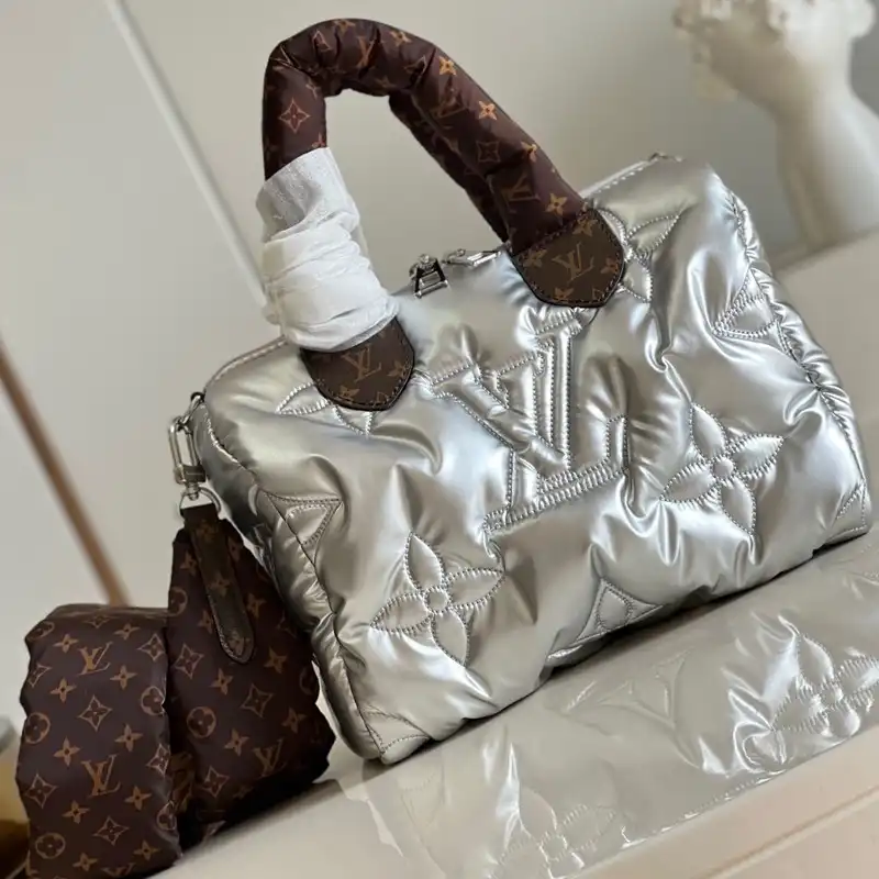 FASH LOUIS VUITTON Bag 2212YZ0024