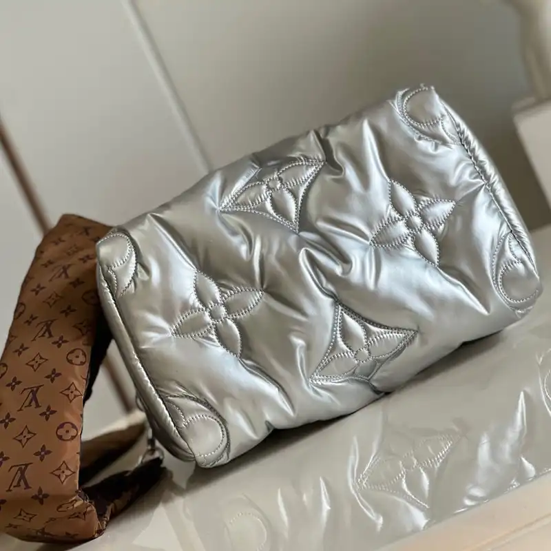 FASH LOUIS VUITTON Bag 2212YZ0024