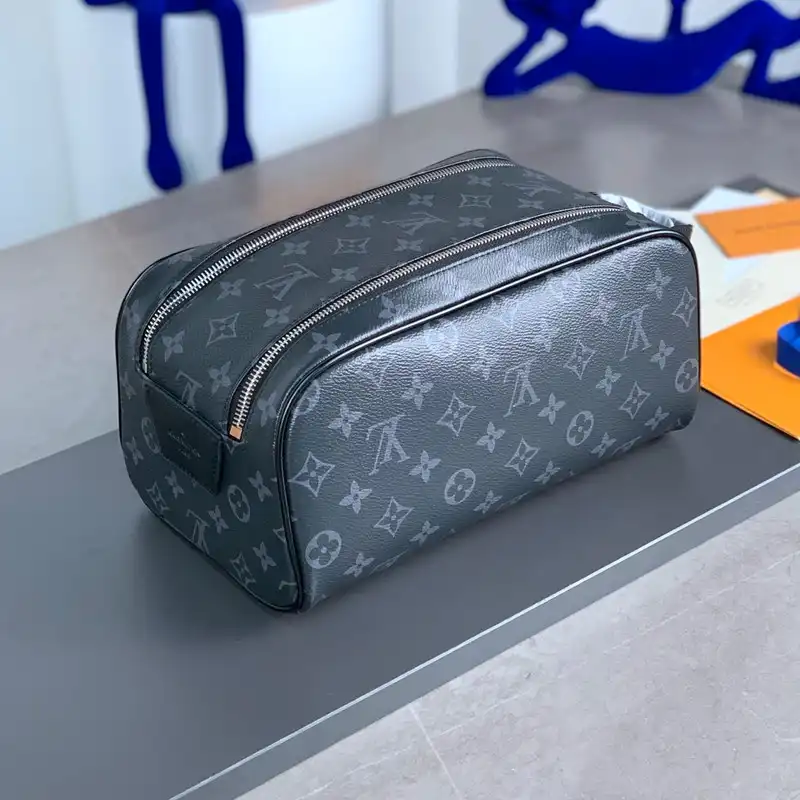 LV Bag 2301YZ0017