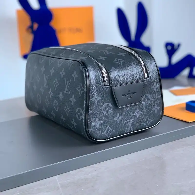 LV Bag 2301YZ0017