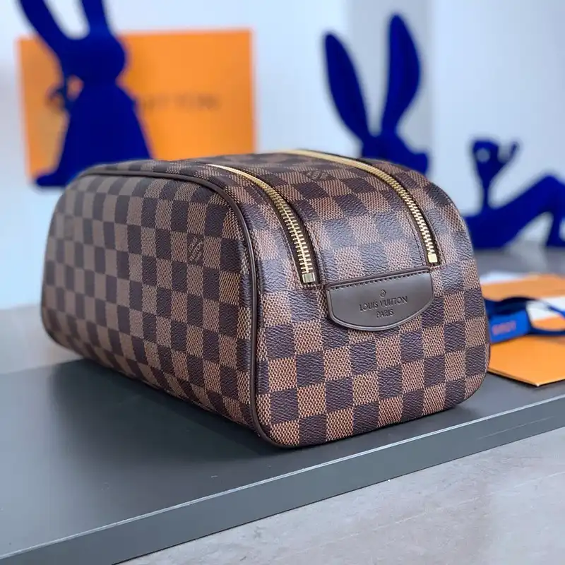 LV Bag 2301YZ0020