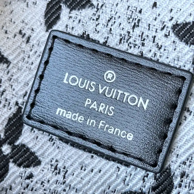 LV Bag 2301YZ0051