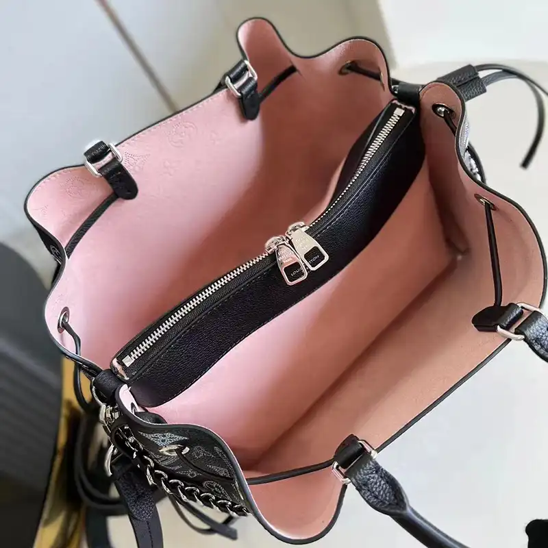 LV Bag 2302HT0015