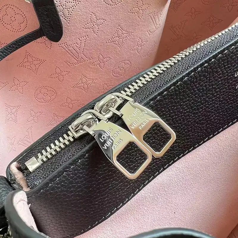 LV Bag 2302HT0015