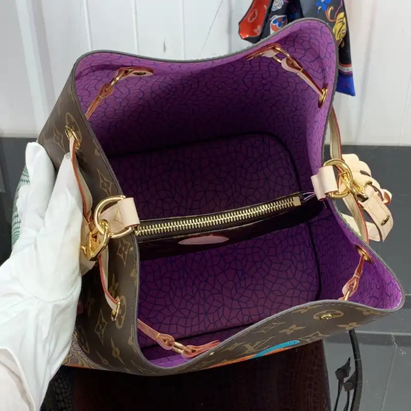 LV Bag 2304DJ0028