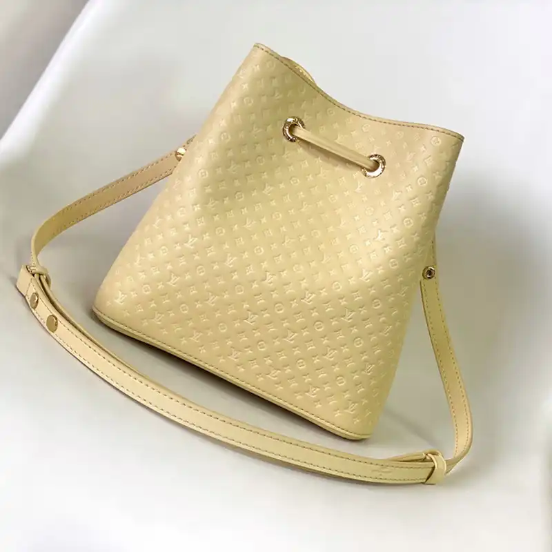 LV Bag 2304DJ0047