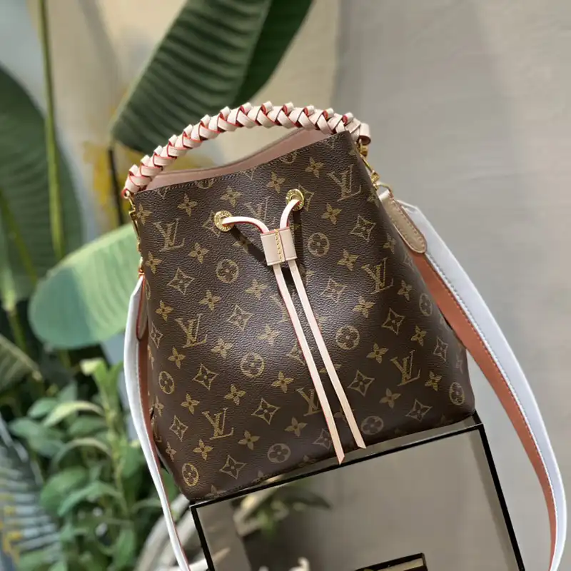 LV Bag 2304DJ0121