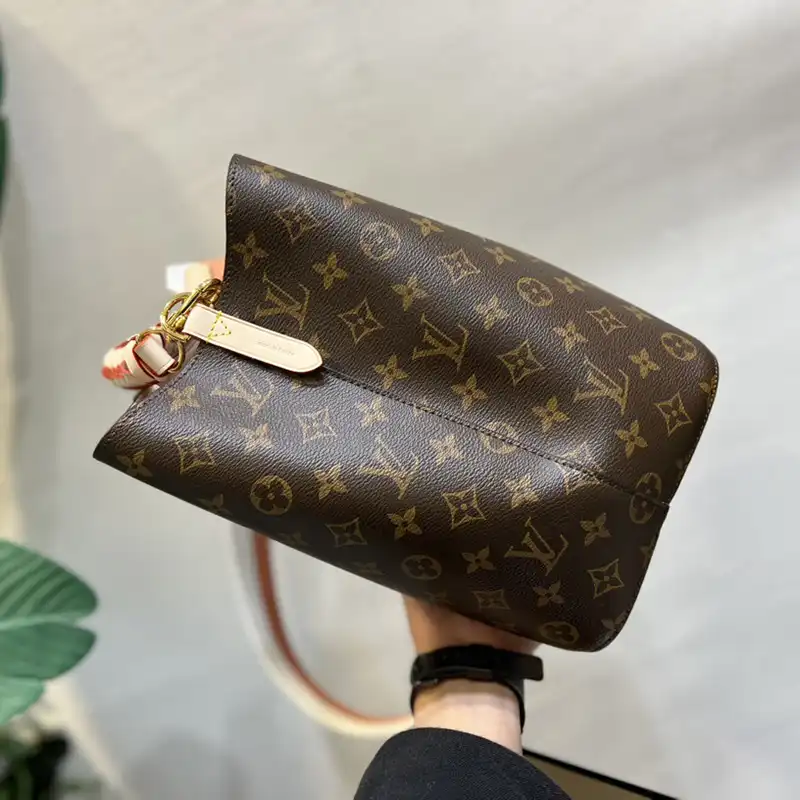 LV Bag 2304DJ0121