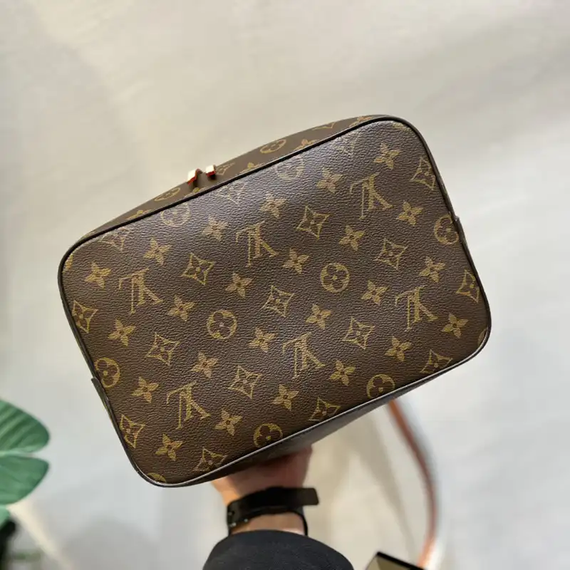 LV Bag 2304DJ0121