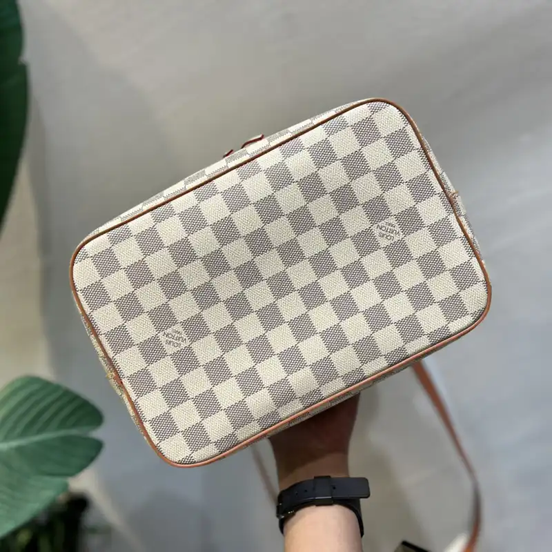 LV Bag 2304DJ0122