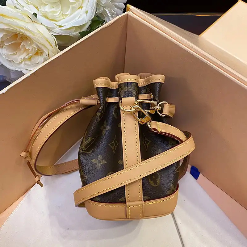 LV Bag 2304DJ0124