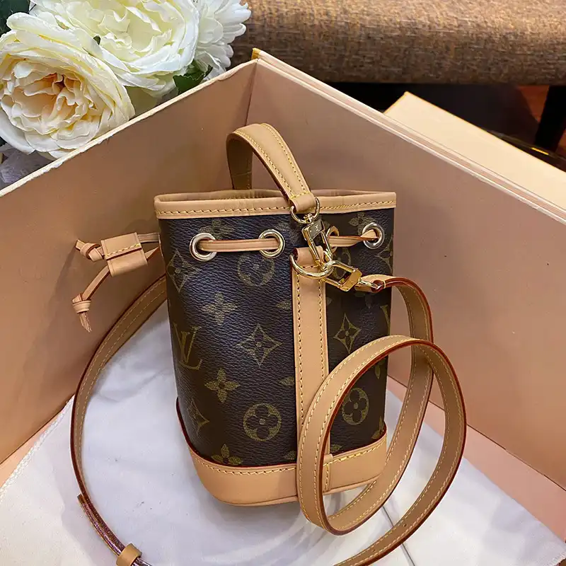 LV Bag 2304DJ0124