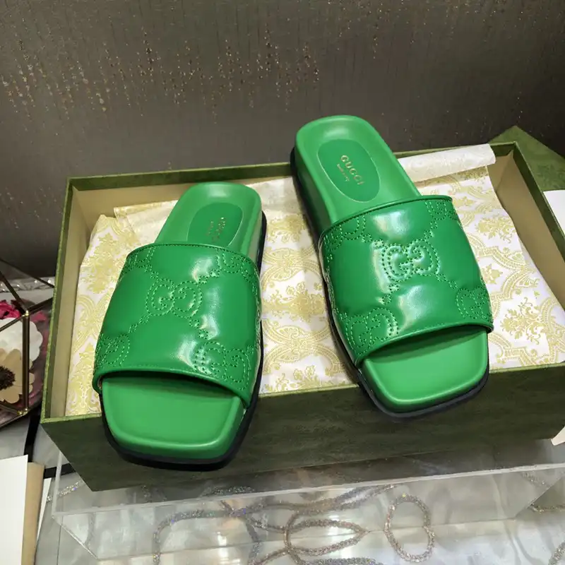 Gucci Shoes 2304MP0017