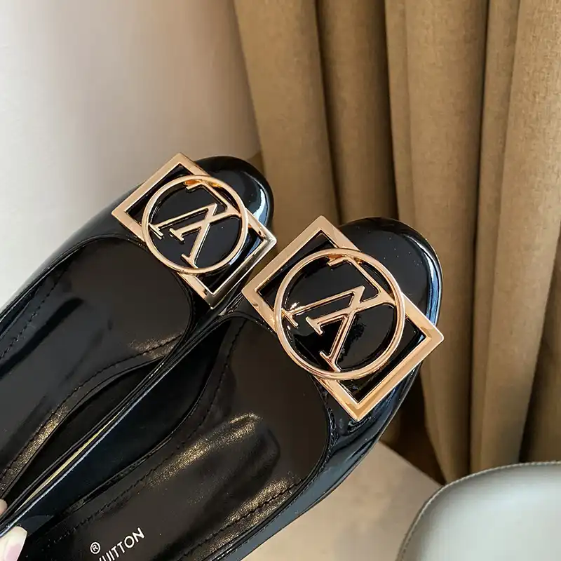 LV Shoes 2304PZ0082