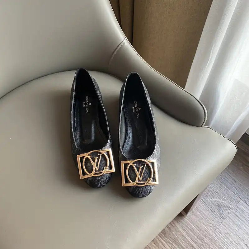 LV Shoes 2304PZ0097