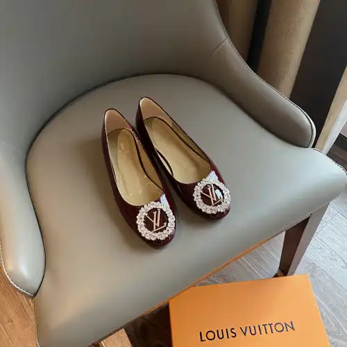 LV Shoes 2304PZ0105