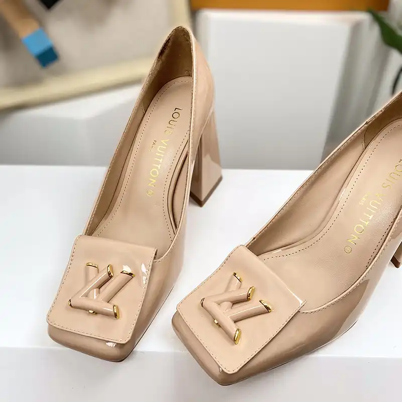 LV Shoes 2304PZ0136