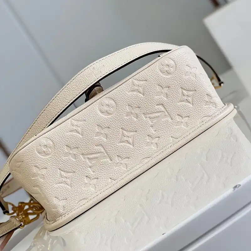 LV Bag 2304YA0009