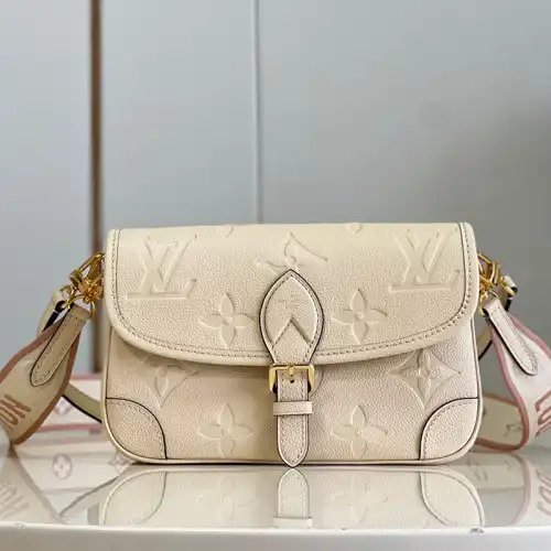 LV Bag 2304YA0009