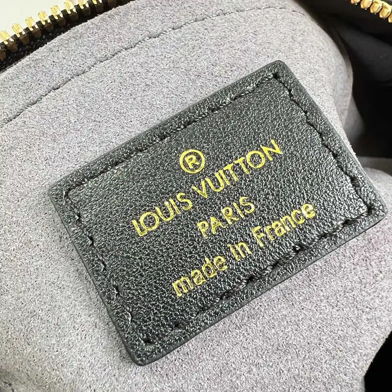 LV Bag 2304YA0016