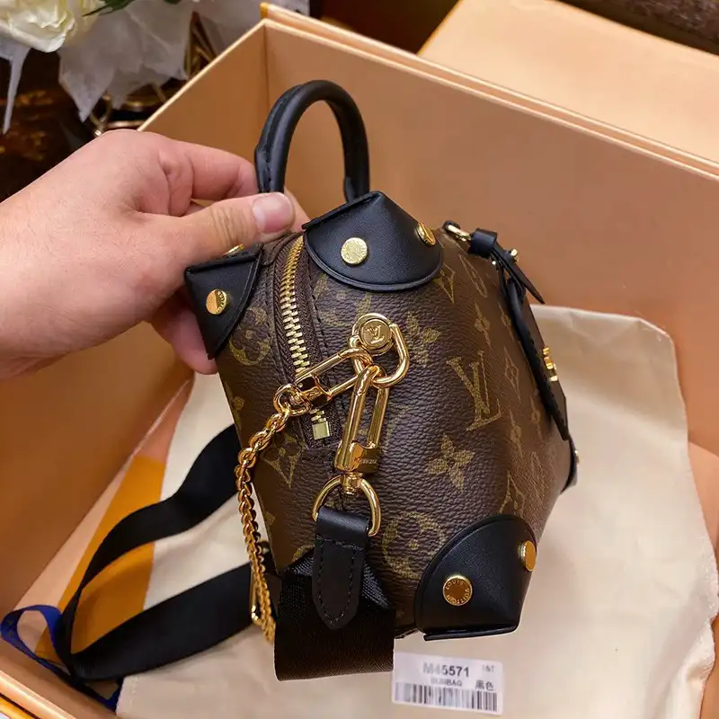 LV Bag 2306YA0002