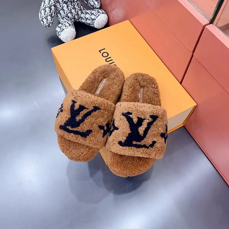 LV Shoes 2309PZ0056