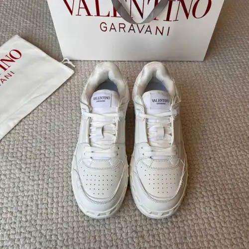 Valentino Shoes 2402PZ0005