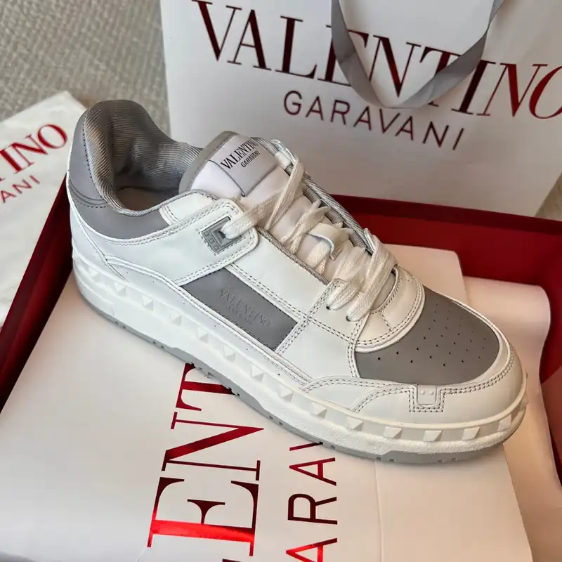 Fashionrepsfam ru Valentino Shoes 2402PZ0007