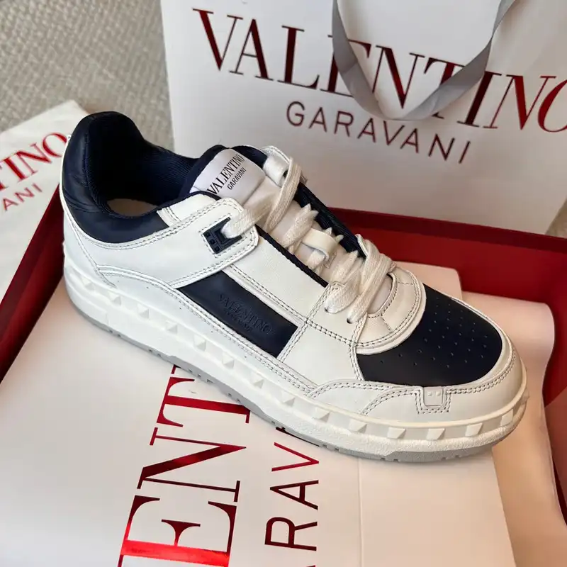 Fashionrepsfam ru Valentino Shoes 2402PZ0010