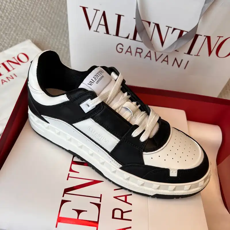 Valentino Shoes 2402PZ0011